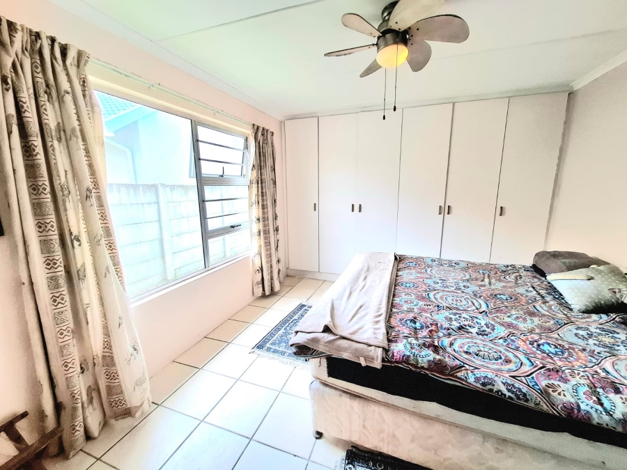 6 Bedroom Property for Sale in Gonubie Eastern Cape